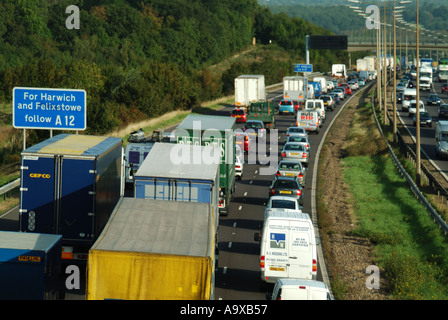 Verkehr auf Autobahn M25 Schlange Stockfoto