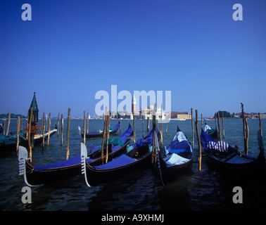 GONDELN PIAZETTA STEG ISOLA DI SAN GIORGIO MAGGIORE VENEDIG ITALIEN Stockfoto