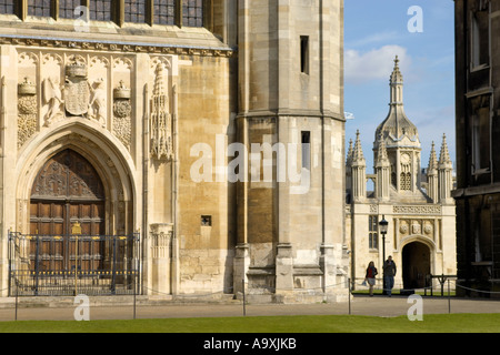 Cambridge Universität Kings College Kapelle mit Blick zum Torhaus und Träger lodge Stockfoto
