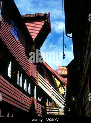 HÖLZERNE HÄUSER GASSE BREDSGARDEN HANSESTADT KAI BRYGGEN BERGEN NORWEGEN Stockfoto