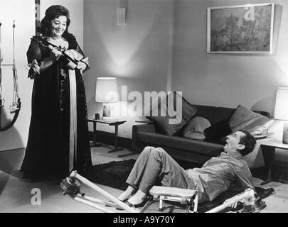 CARRY ON DOCTOR - 1968 Rank Film mit Hattie Jacques und Kenneth Williams Stockfoto