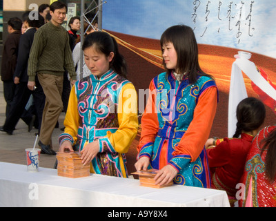 Zwei chinesische Damen in Stockfoto