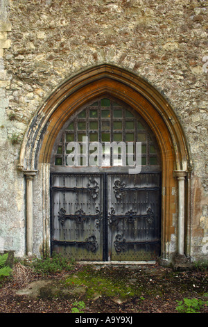 Die alte Krypta Türen in St. Leonards-Kirche in Hythe, Kent, England. Stockfoto