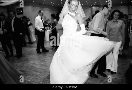 Polen, Lodz, Braut tanzen Wedding Party (B&W) Stockfoto