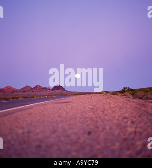 Amerikanischen Landschaft. Landschaft in der Dämmerung zeigt die Gelassenheit der Mojave-Wüste in Nevada in den Vereinigten Staaten von Amerika. Reisen USA Stockfoto