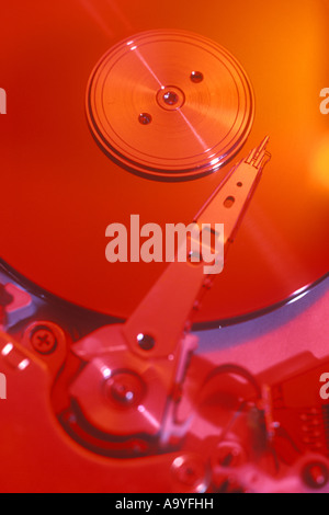 NAHAUFNAHME VON ANKER UND CD DER PC-FESTPLATTE Stockfoto