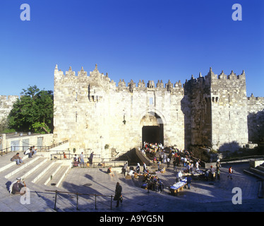 STRAßE STADTMAUERN SZENE DAMASKUS TOR ALTE JERUSALEM ISRAEL Stockfoto