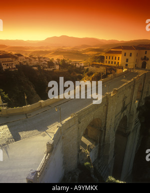 PUENTE NUEVO STEINBRÜCKE EL TAJO SCHLUCHT RONDA ANDALUSIEN SPANIEN Stockfoto
