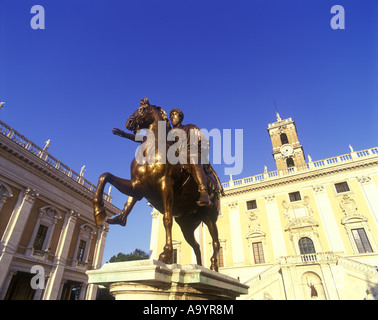 BRONZE REPLIK MARCUS AURELIUS REITERSTATUE PALAZZO SENATORIO PIAZZA DI CAMPIDOGLIO ROM ITALIEN Stockfoto
