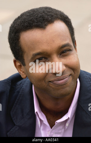 Somalische geboren British broadcast Journalist und Autor Rageh Omaar abgebildet bei Hay Festival 2003 Hay on Wye Powys Wales UK Stockfoto