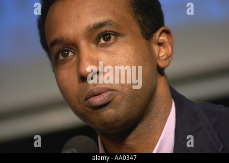 Somalische geboren British broadcast Journalist und Autor Rageh Omaar abgebildet bei Hay Festival 2003 Hay on Wye Powys Wales UK Stockfoto