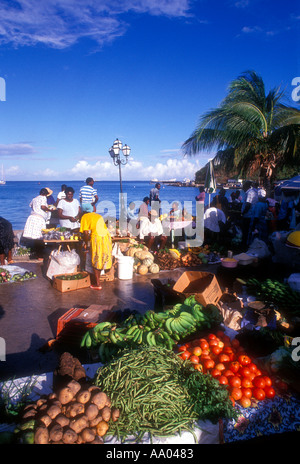 Morgen Bauernmarkt entlang der Docks auf der Insel St. Martin French West Indies Karibik Stockfoto