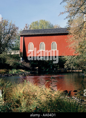Shimanek Covered Bridge Baujahr 1966 über Thomas Creek in der Nähe von Scio in Linn County Oregon