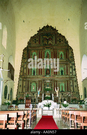 Die reich verzierten Innenraum einer Kirche in Calkini Campeche, Mexiko Stockfoto