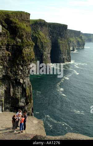 Cliffs of Moher entlang der westlichen Küste von Clare Irland EU Südeuropa Stockfoto