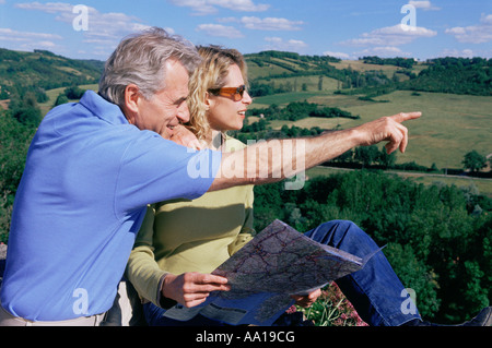 Paar im Feld Stockfoto