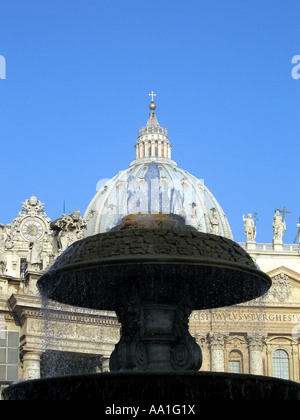 Brunnen auf dem Platz Rom St Peter Stockfoto