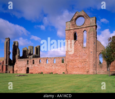 Arbroath Abbey, Angus, Schottland, Großbritannien. Die südlichen Querschiff und das Runde O Fenster Stockfoto