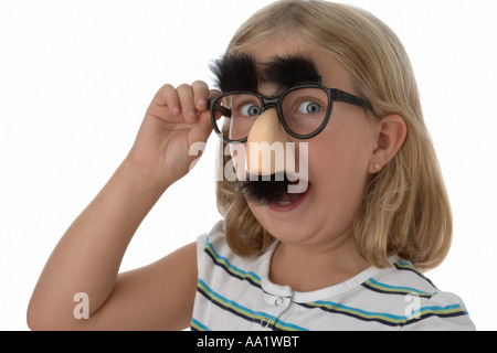 Mädchen tragen Groucho Brille Stockfoto