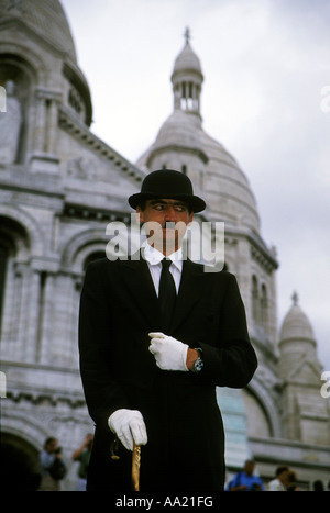 Lebende Statue von Charlie Chaplin vor Sacre Coeur Kirche Paris Frankreich Stockfoto