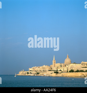 Blick über den Marsamxett Harbour in Richtung Valletta aus Ta Xbiex, Malta Stockfoto