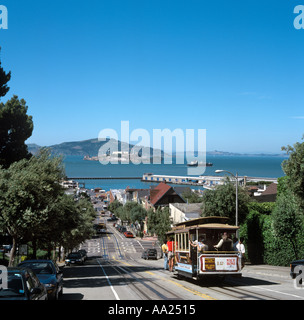 San Francisco Cable Car und Alcatraz von Hyde Street, San Francisco, Kalifornien, USA