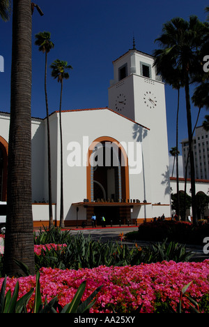 Azaleen blühen außerhalb der Union Station, Los Angeles Stockfoto