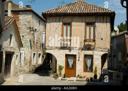 überhängenden halbe Fachwerkhaus Issigeac Dordogne Frankreich Europa Stockfoto