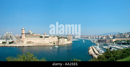 Blick auf den Vieux Port von Jardin du Pharo, Marseille, Frankreich Stockfoto