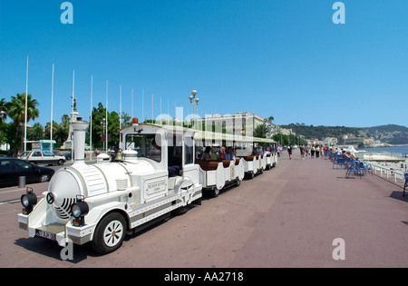 Touristische Zug/Straßenbahn auf der Promenade des Anglais, Nizza, Frankreich Stockfoto