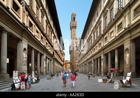 Die Galerie der Uffizien mit dem Palazzo Vecchio hinter Florenz, Toskana, Italien Stockfoto