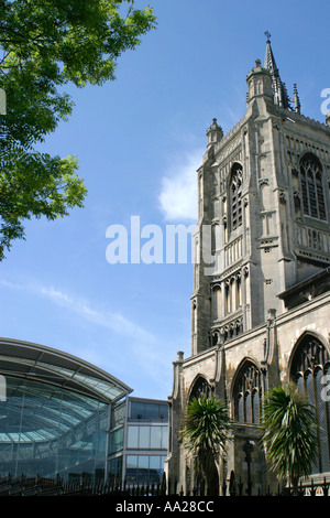 St Peter Mancroft Kirche und der Millennium Library Norwich Norfolk UK Stockfoto