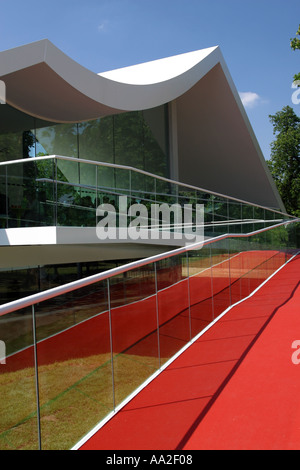 Serpentine Gallery Pavillon 2003 von Oscar Niemeyer Kensington Gardens London England Stockfoto