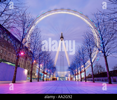 UK BA LONDON EYE BELEUCHTET Stockfoto