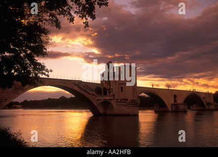 Saint-Benezet Brücke Pont Saint-Benezet, Pont d ' Avignon, mittelalterliche Brücke, Bogenbrücke, romanische Architektur, Avignon, Provence, Frankreich Stockfoto