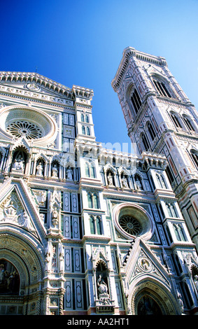 Italien, Toskana, Dom Florenz Florenz Toskana, Florenz Duomo Kathedrale mit Baptisterium, niedrigen Winkel Ansicht Stockfoto