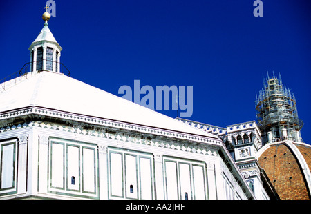 Italien, Toskana, Florenz, Firenze, Duomo Kathedrale Glockenturm gegen Himmel, niedrigen Winkel Ansicht Stockfoto