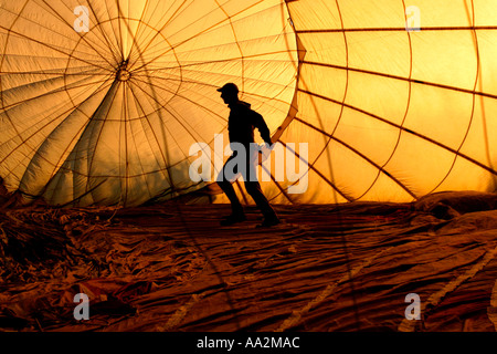 Mann zu Fuß in Heißluft-Ballon-Neuseeland Stockfoto