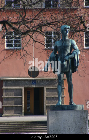 Karl-Marx-Hof - Statue Stockfoto