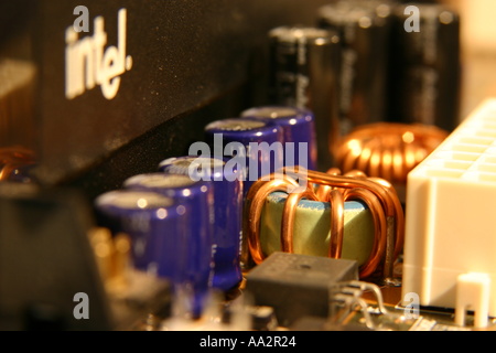 elektronischen Bauteile auf einer Leiterplatte Stockfoto