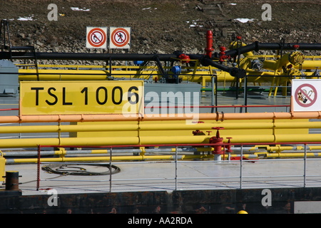 Rohre auf einem Tankschiff Stockfoto