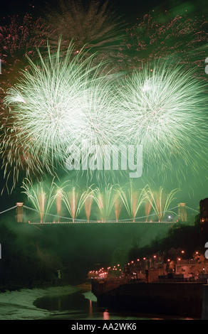 Brunel 200 Feuerwerk aus Bristol Hängebrücke feiert das Leben und die Errungenschaften von Isambard Kingdom Brunel Stockfoto