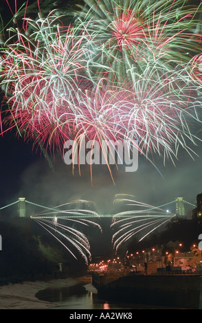 Brunel 200 Feuerwerk aus Bristol Hängebrücke feiert das Leben und die Errungenschaften von Isambard Kingdom Brunel Stockfoto