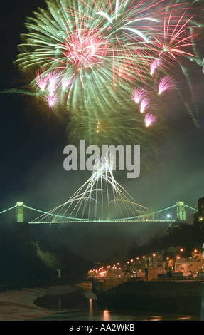 Brunel 200 Feuerwerk aus Bristol Hängebrücke feiert das Leben und die Errungenschaften von Isambard Kingdom Brunel Stockfoto