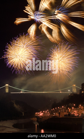 Brunel 200 Feuerwerk aus Bristol Hängebrücke feiert das Leben und die Errungenschaften von Isambard Kingdom Brunel Stockfoto