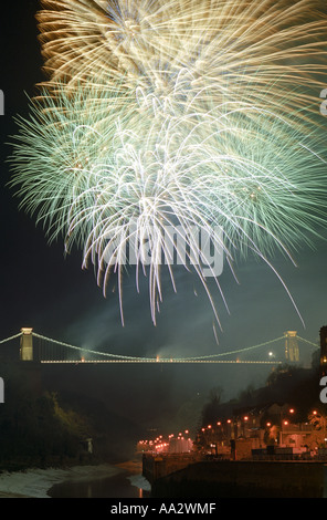 Brunel 200 Feuerwerk aus Bristol Hängebrücke feiert das Leben und die Errungenschaften von Isambard Kingdom Brunel Stockfoto