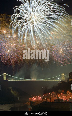 Brunel 200 Feuerwerk aus Bristol Hängebrücke feiert das Leben und die Errungenschaften von Isambard Kingdom Brunel Stockfoto