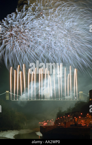 Brunel 200 Feuerwerk aus Bristol Hängebrücke feiert das Leben und die Errungenschaften von Isambard Kingdom Brunel Stockfoto