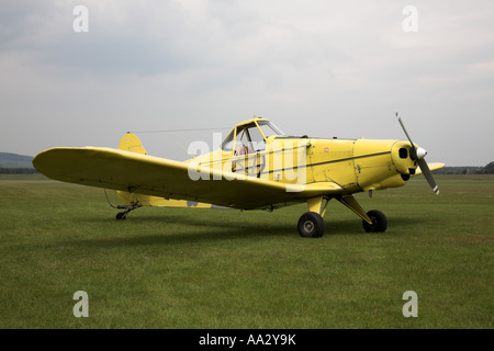 Piper PA-25-320 Pawnee G-ATFR Segelflugzeug Schlepper an den Grenzen Gliding Club, Northumberland abgestellt Stockfoto