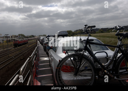 Sylt-Autos auf dem Oberdeck des Shuttle auf die Insel Stockfoto